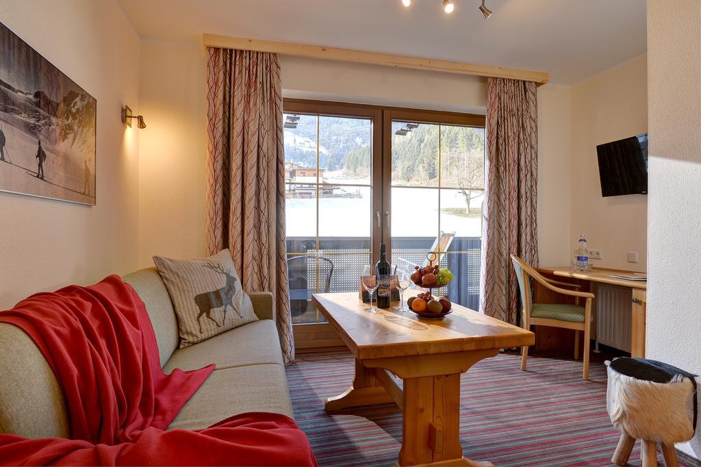 Wohlfuehlhotel Schiestl Fuegen Ngoại thất bức ảnh